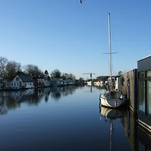 Watervilla-albertje Bed & Breakfast Amsterdam